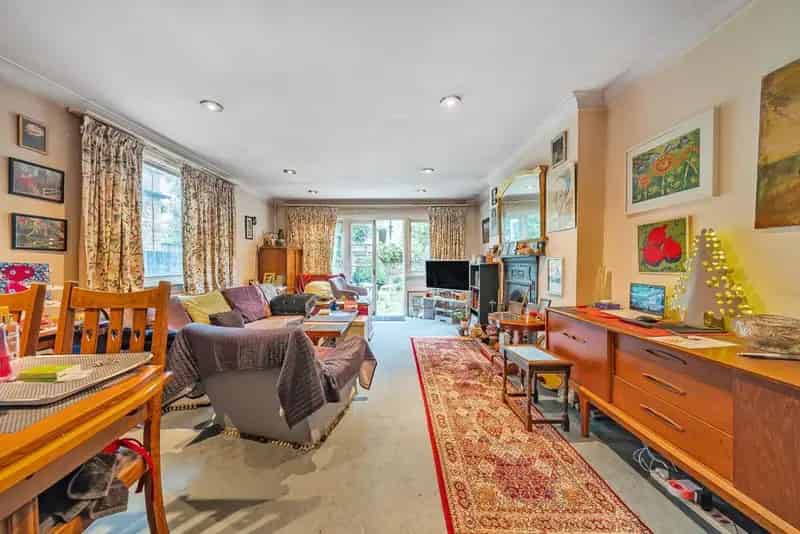 3 Bedroom Split Level Garden Flat 1160 sq ft Modernisation Potential