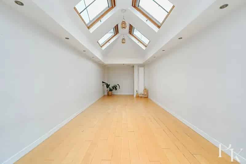 0 Bedroom Commercial Property House to Rent Brighton