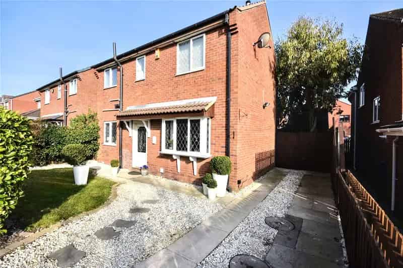 Spacious Detached House in Colton Village