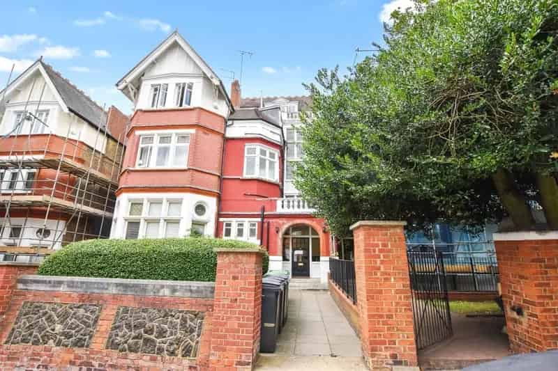 Studio Apartment Furnished Top Floor Flat Modern Interior