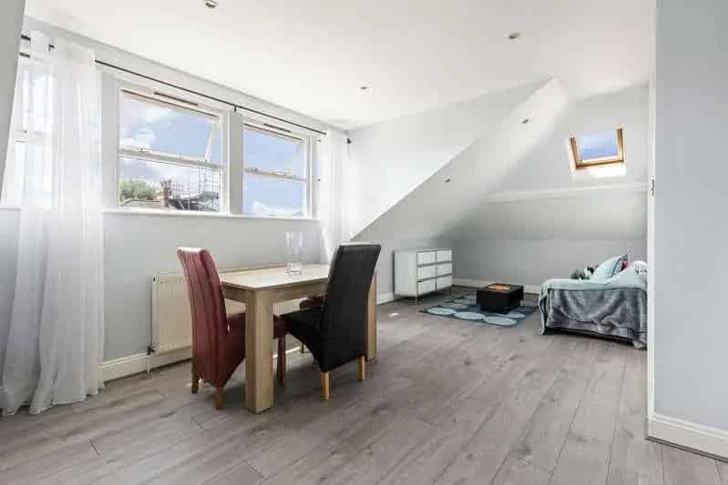 2 bed flat for sale
