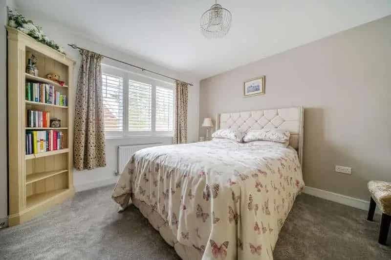 5 Bed Detached House For Sale