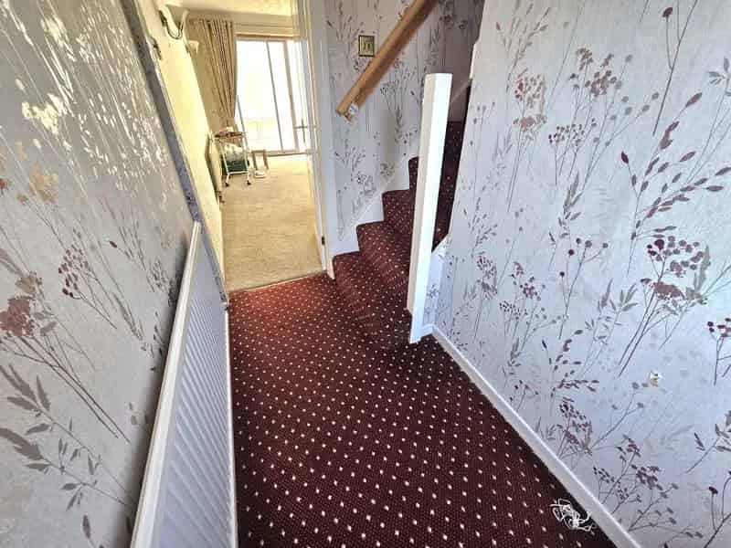 3 Bedroom Semi Detached House to Rent Park Farm Estate