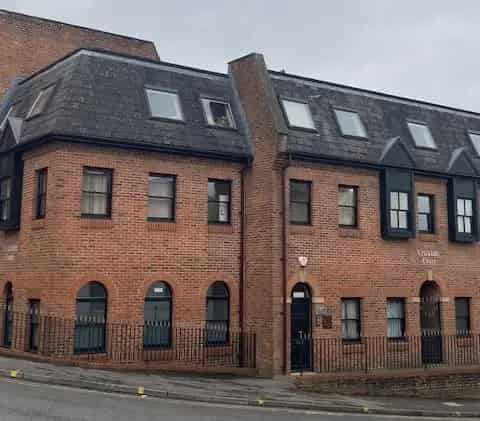 Swindon Old Town Office Building For Lease