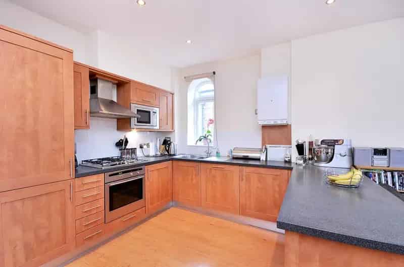 2 Bedroom Apartment to Rent in Balham
