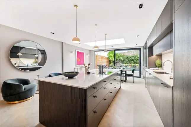 Stunning Fulham Family Home - 5 Beds, 3.5 Baths, West-Facing Garden