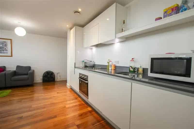 2 Bedroom Student Apartment Near Five Ways Station