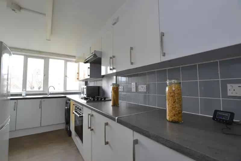 3 Bedroom Maisonette To Rent E1 - Furnished, 2 Bathrooms