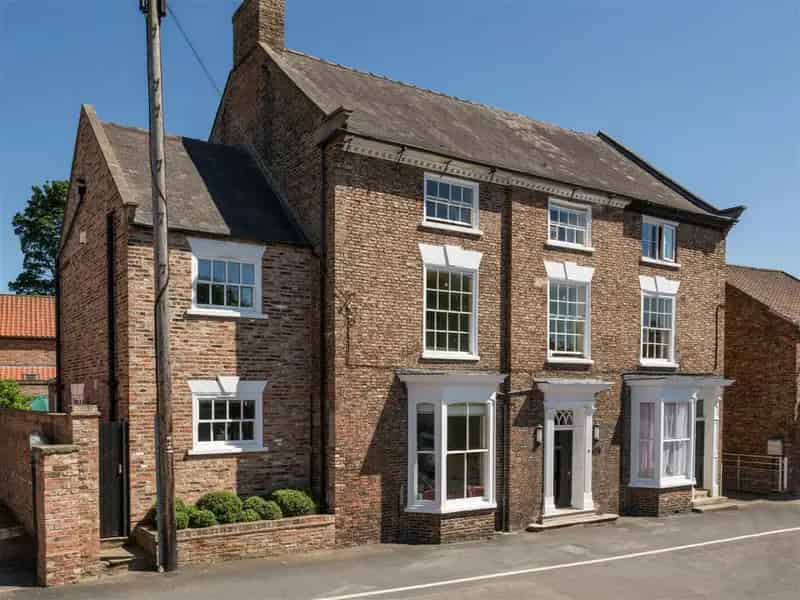 6 Bedroom House For Sale in Easingwold