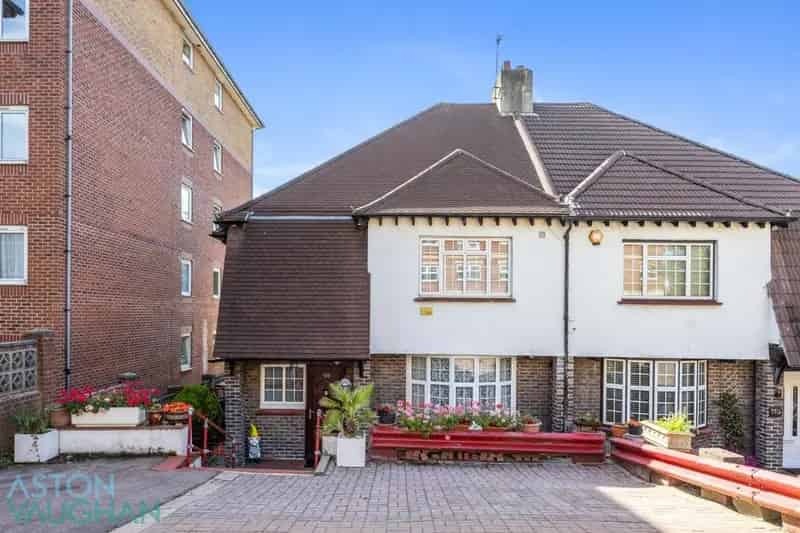 4 Bedroom Semi-Detached House for Sale in Hove
