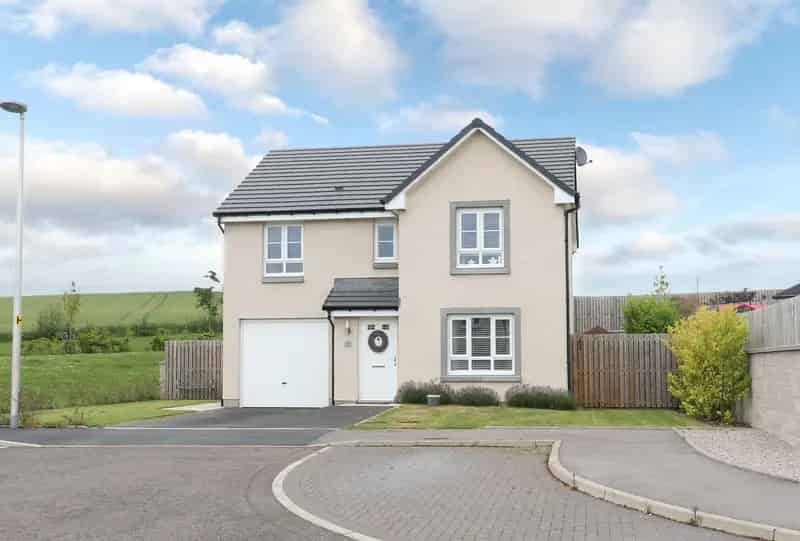 Beautiful Detached Home in Inverurie with Modern Decor and Picturesque Views