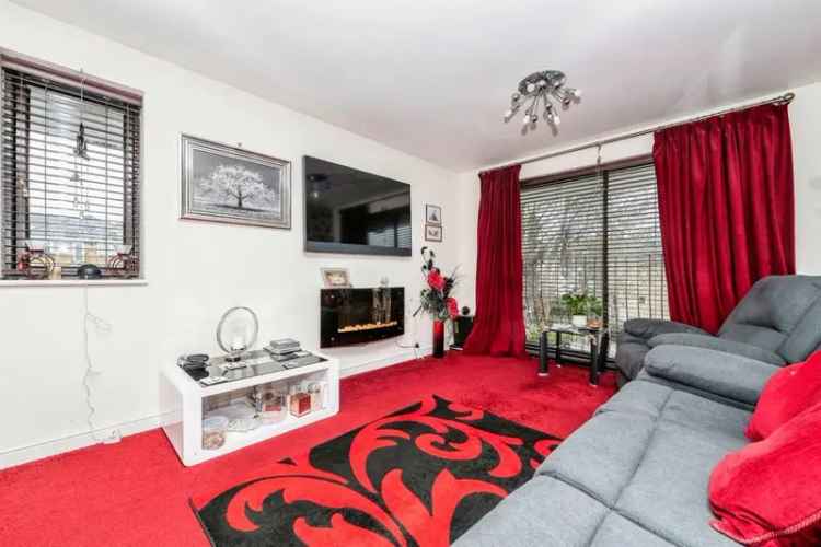 Two Double Bedroom Flat with En-Suite and Allocated Parking
