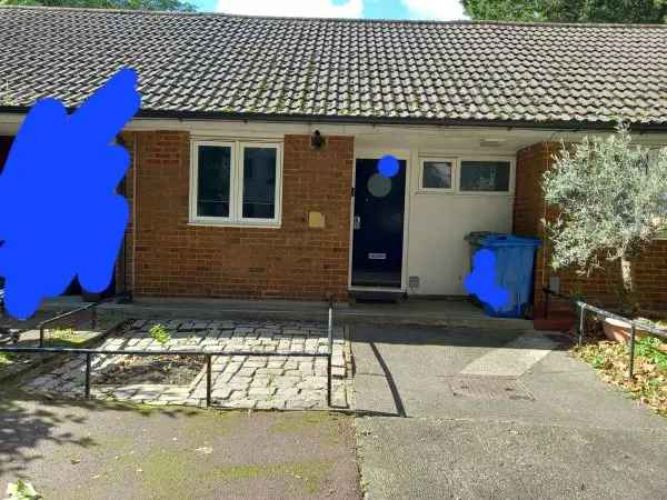 Bungalow For Rent in Ashfield, England