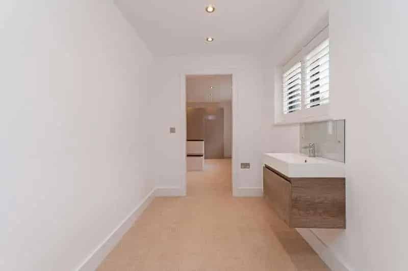 5 bed house for sale