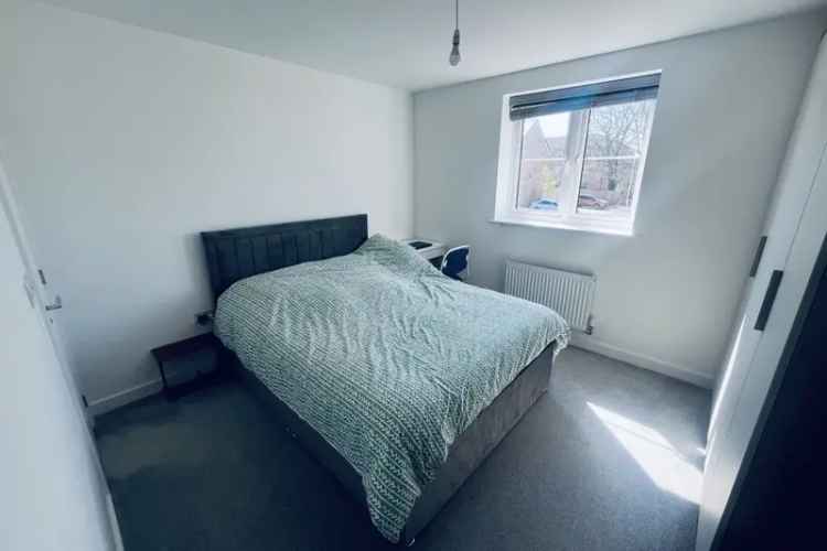 Two Double Bedroom Modern Apartment with Allocated Parking