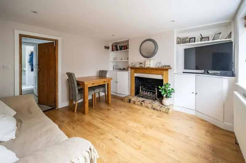 Charming 2-Bedroom Cottage Near Tring High Street