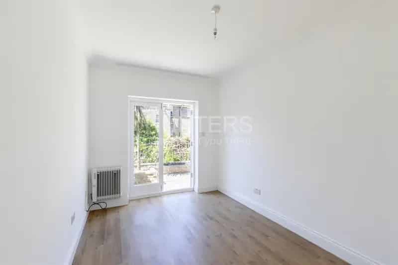 2 bedroom Flat
 To Let