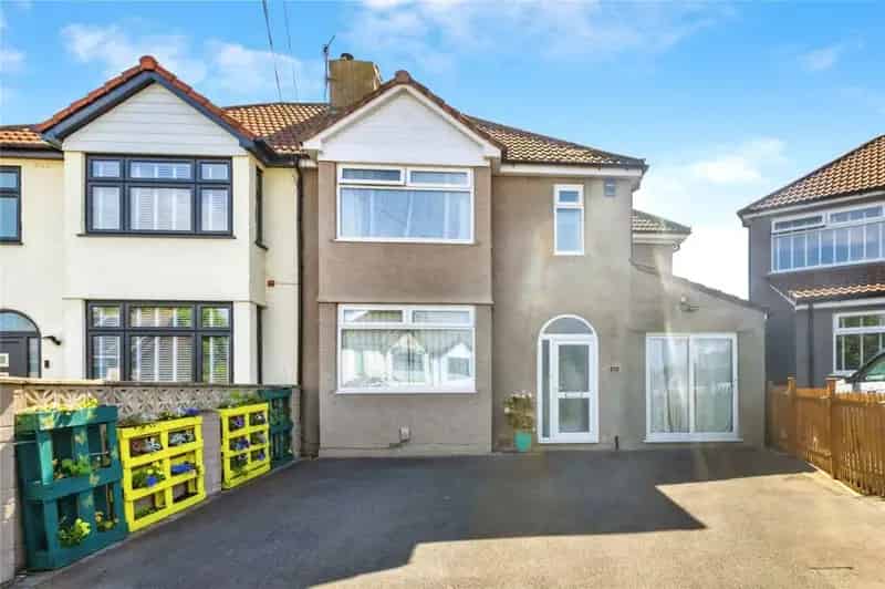 4 Bedroom Semi-Detached House for Sale
