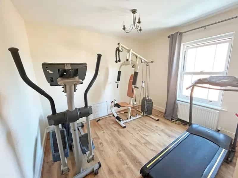 2 Bed Maisonette for Sale - Double Glazing, Parking, Courtyard Garden