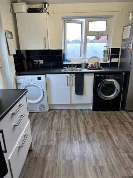 3 Bed End Terrace House Near Amenities and Schools