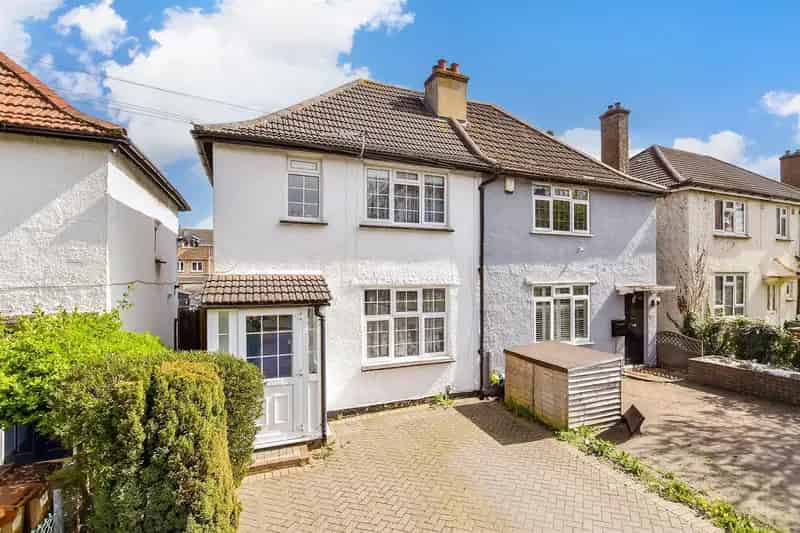 2 Bedroom Semi-Detached House for Sale Near Carshalton Beeches