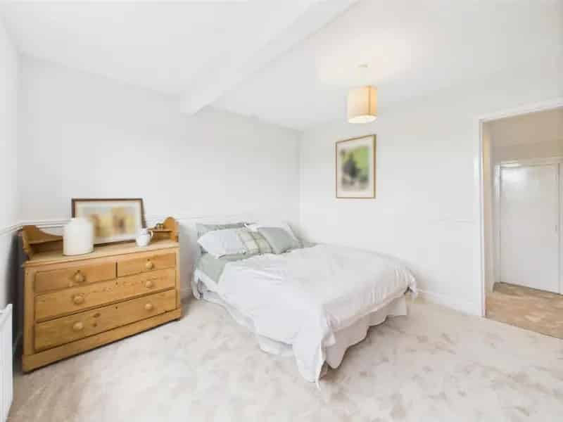 5 Bedroom Detached House for Sale in Eldwick