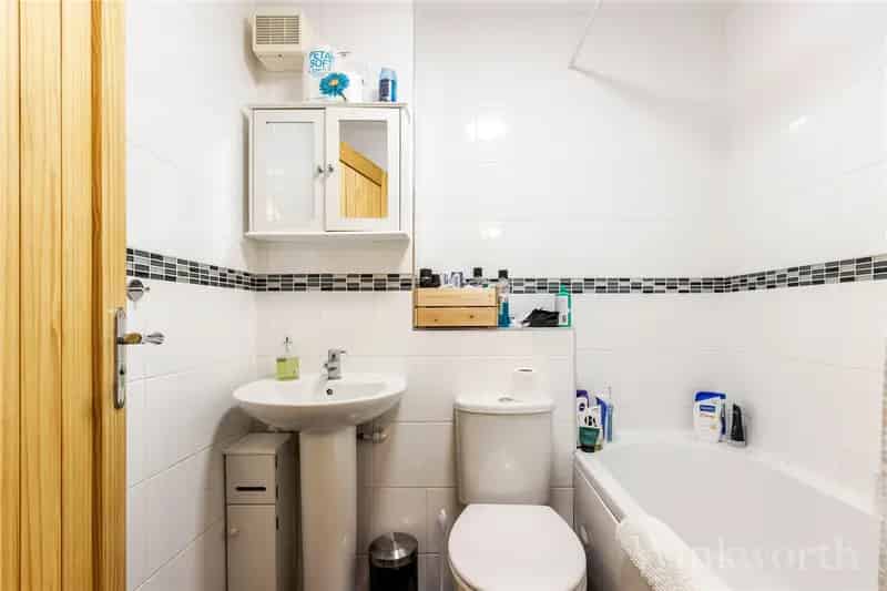2 Bedroom House New Cross Garden Parking Furnished July 2025