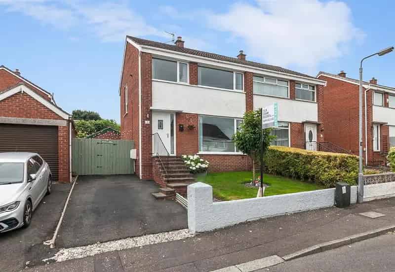 3 Bed Semi Detached House with Garage Garden Room and Floored Roof Space