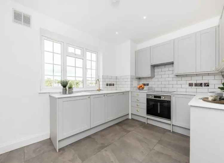 Flat For Sale in London, England