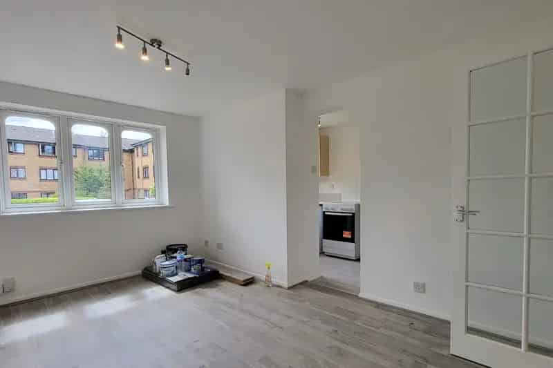 Bright Spacious One Bedroom Flat Watford Junction Parking New Flooring
