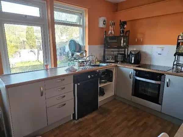 Two Bedroom Ground Floor Flat with Garden and Parking