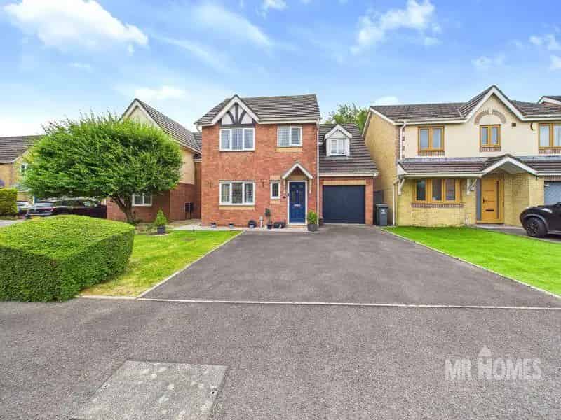 4 Bedroom Detached House For Sale