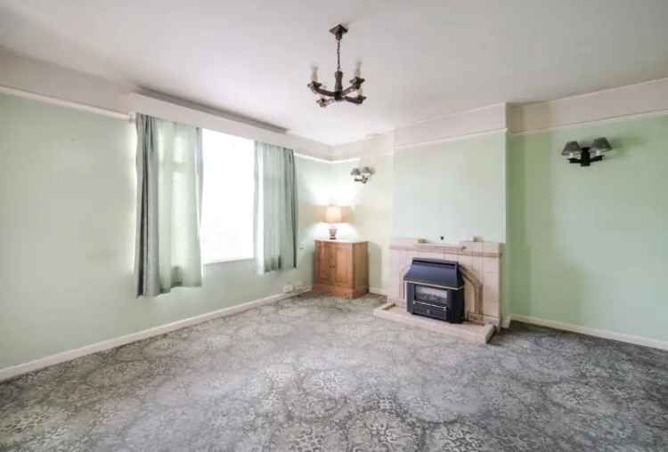 3 Bedroom House for Sale in Cashes Green, Stroud