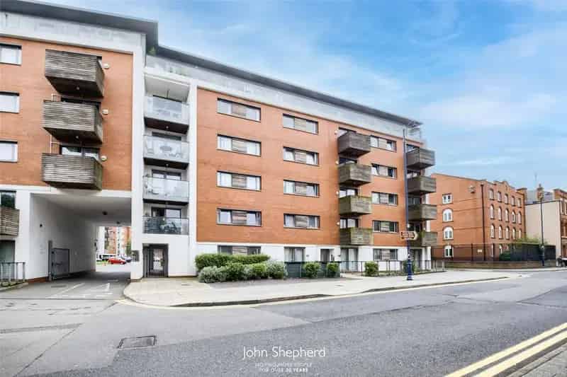 2 Bedroom Apartment Birmingham City Centre Modern Auction