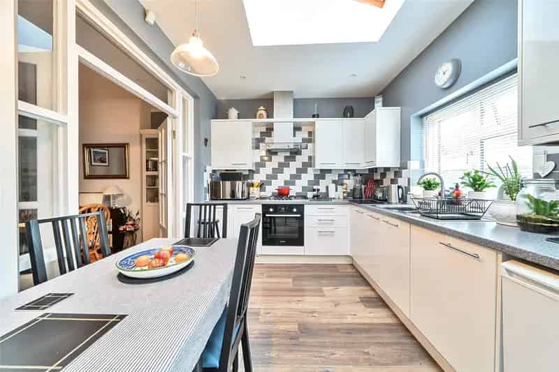 5 Bedroom House for Sale