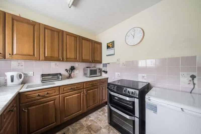 2 Bed House for Sale with Garage and Garden