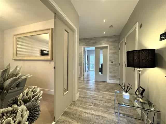 5 Bedroom Detached House For Sale in Hamilton