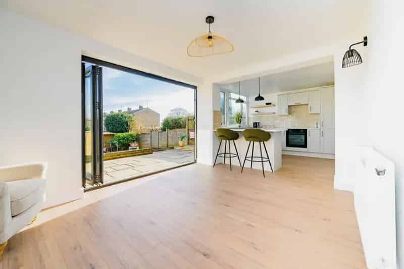 4 Bedroom Family Home Barley Croft HP2 Refurbished Garage Zero Deposit