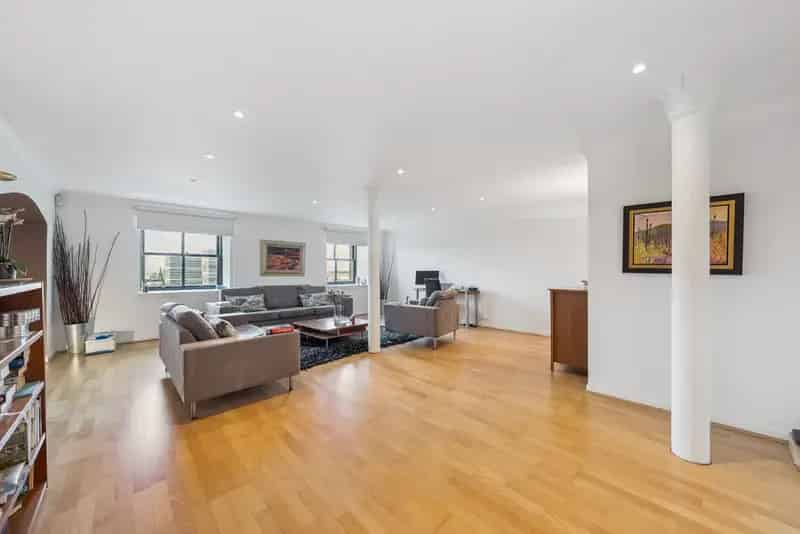 Spacious 3-Bedroom Flat in Speirs Wharf with Canal Views