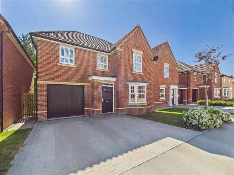 4 bedroom detached house for sale
