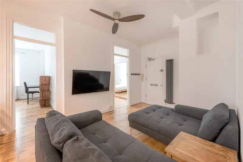 1 Bedroom Flat London - Excellent Condition Near Tube Stations