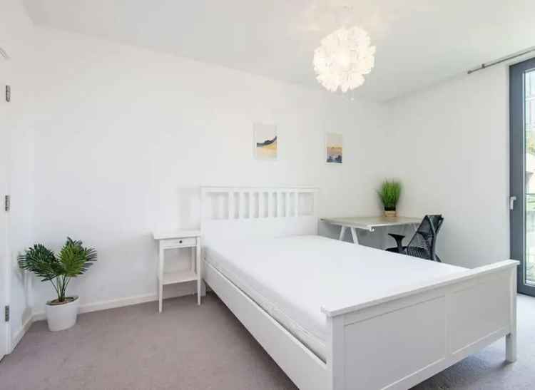 One Bedroom Apartment in Goodmans Fields Near Spitalfields Market