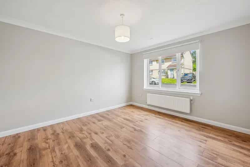 One Bedroom Ground Floor Flat with Garden and Driveway