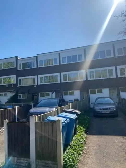 3 Bed House Halton Brook Family Home
