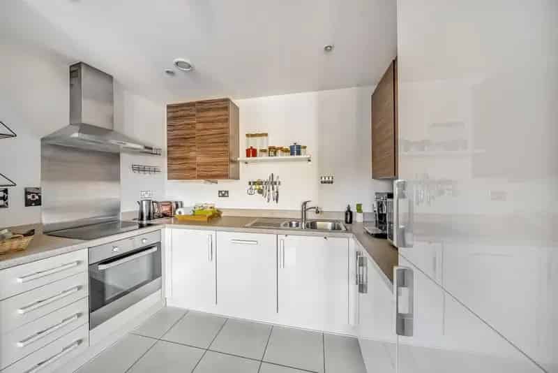 Large 1-Bedroom Flat with Private Roof Terrace - Available August