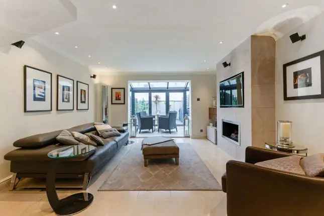 Terraced House for Sale in London SW6