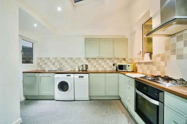 3 Bedroom Mid Terrace House for Sale London E6