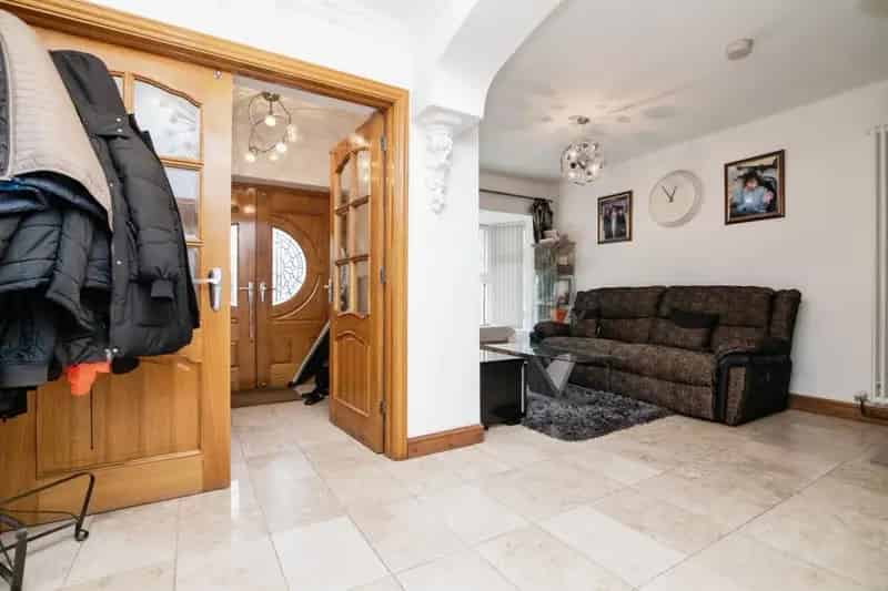 Four Bedroom Extended House Near Motorway