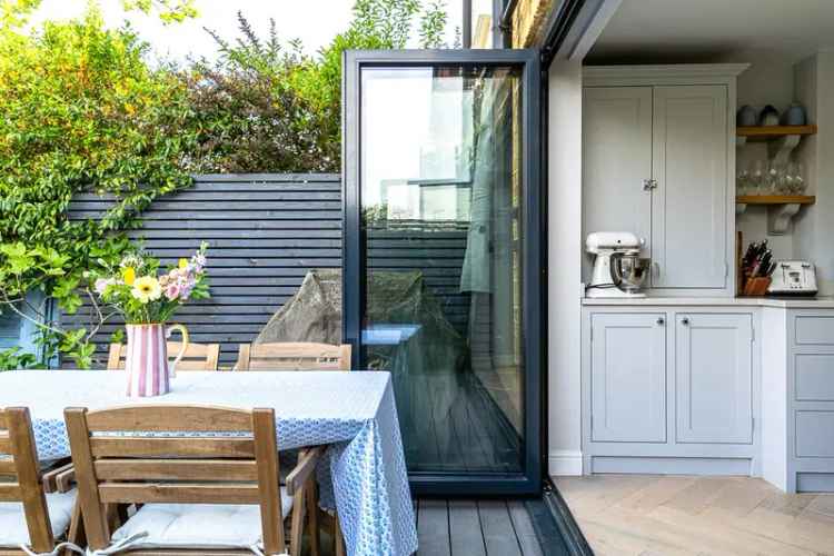 5 Bedroom House London Family Home Near Streatham