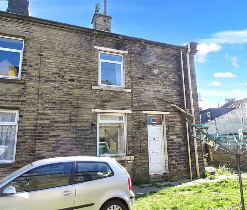 2 Bedroom End Terrace House for Sale at Auction
